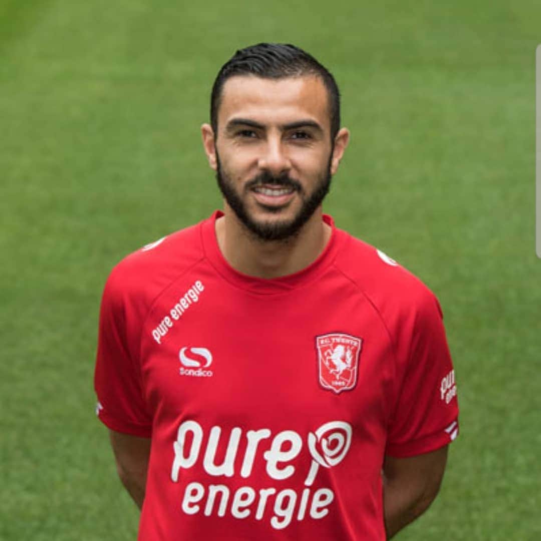 ヨス・ホーイフェルトのインスタグラム：「WELCOME to INSTAGRAM my good friend @oussama.assaidi former @fctwente @liverpoolfc and @scheerenveenofficial player! Give him some love #player #football #skills #kappenendraaien #liverpool #liverpoolfc #scheerenveen #fctwente #striker #winger #voetbal #eredivisie #marokko」