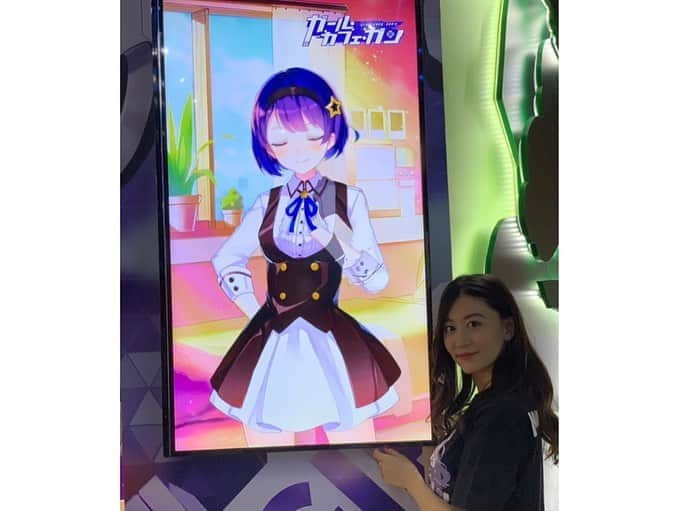 上西恵さんのインスタグラム写真 - (上西恵Instagram)「東京ゲームショウ2019のガール・カフェ・ガンのステージにゲストで登場させて頂きました〜☺️ ⠀ ‪実際にプレイもさせて頂いたんですが凄く楽しかった🥺‬ そして女の子が可愛い…🥺映像きれい…🥺 ⠀ ‪ガール・カフェ・ガンのリリース日は‬ ‪9月20日に決定したみたいです！‬ ⠀ ‪明日も13時から出演させて頂きますっ☺️‬わくわく ⠀ ⠀ ‪写真はプロデューサーの山本さんと天津の向さん☺️‬ ⠀ ‪#ガールカフェガン‬ #ガルカフェ #ゲーム #東京ゲームショウ #tgs2019  #tokyogameshow #game #秋メイク #秋ネイル #秋ファッション #autumnnail #autumnfashion #autumnmakeup」9月13日 19時36分 - jonishi_kei