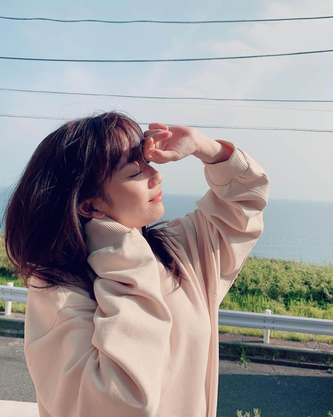 のインスタグラム：「📝﻿ ﻿ お知らせデス！！﻿ ﻿ 9/15 (日) 20:00〜 ﻿ ネットビンゴ会 ＆ 動画会行います！﻿ ﻿ インスタライブ＆SHOWROOM﻿ ダブル配信で行います！！！﻿ ﻿ ﻿ なんぞや？？という方に少しだけ説明を！﻿ ﻿ ビンゴ会とは﻿ 私のデジタル写真集カードをGETしてもらい、﻿ 放送開始のタイミングでMUVUSサイトのマイページにてビンゴカードが配られます！﻿ ﻿ 私が番号を抽選で引いていって﻿ ビンゴの方にはプレゼントがあります🎁﻿ ﻿ と、初めてで手間取る部分もあるかもしれませんが、みなさんも一緒に楽しくやっていけたらいいなと思います☺︎❤️﻿ ﻿ ﻿きっと楽しくなる！笑  https://rw-point.com/muvus/cmdtyList.php?cat=A1KrqtMxu0M1﻿ ここにも貼りましたが﻿ ストーリーにもＵＲＬ貼ってあるので﻿ そこから飛んでぜひ参加してください🚩﻿ ﻿ 初だし情報あり🍇🍇🍇🍇﻿ ﻿ ﻿ ﻿ #今週日曜日夜会いましょう﻿ #お待ちしています」