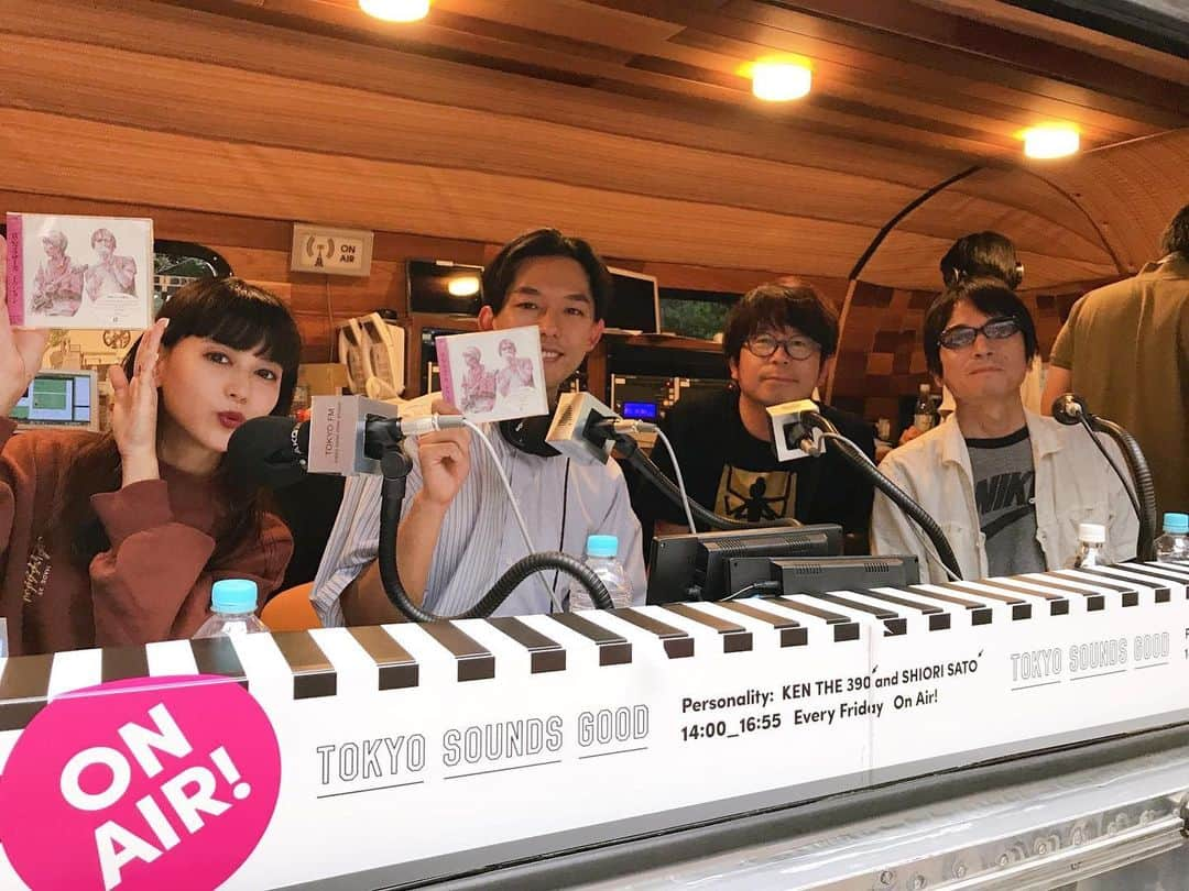 KEN THE 390さんのインスタグラム写真 - (KEN THE 390Instagram)「今日はTOKYO SOUNDS GOODに真心ブラザーズのお二人が来てくれました📻  毎週金曜14時から17時まで、TOKYO FMで放送中🙌  #tsg80 #kenthe390」9月13日 20時02分 - kenthe390