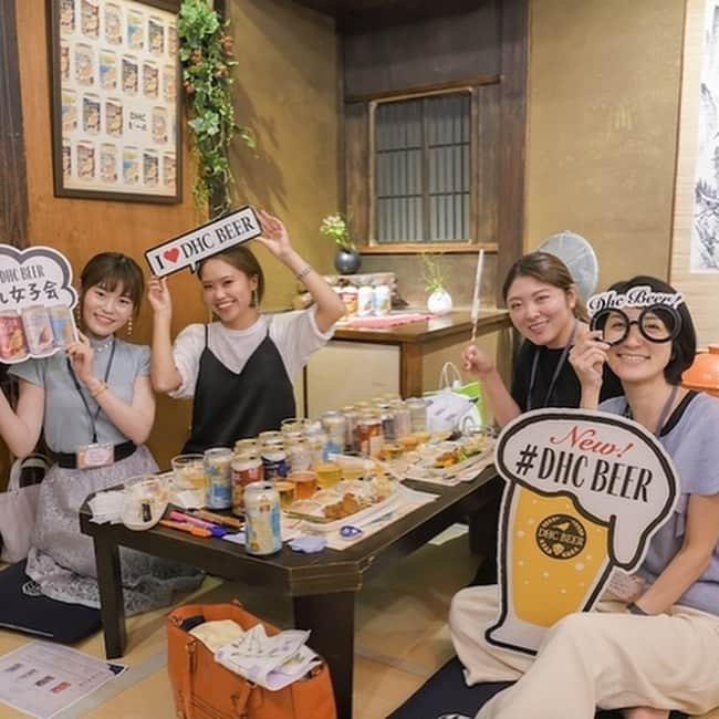 【ビール女子 -Beergirl.net-】さんのインスタグラム写真 - (【ビール女子 -Beergirl.net-】Instagram)「🥢暑さも少しやわらいできた夏の終わりに「ビール女子会 in 谷中ビアホール」を開催いたしました！懐かしさを感じる古民家で、富士山の伏流水100%仕込みの本格クラフトビール「DHCビール」と、それに合わせた和の肴をいただく極上なペアリング体験の様子をレポートします。﻿ ﻿ 🍺主役のビールは、『DHC ラガービール』、『DHC ゴールデンマイスター [無濾過]』、『DHC プレミアム リッチ エール』、『DHC ベルジャンホワイト』の4種類。﻿ ﻿ 🥢それぞれに合わせた和の肴を二皿ご用意しました。きれいにテーブルの上に並べられたDHCビールとおつまみは、見ているだけで笑みがこぼれてきてしまいます。﻿ ﻿ 🍺同じ風味のもの同士を合わせたり、色で合わせてみたりと、一杯ずつ飲んでペアリングをするビール女子のみなさん。ふだん味わうことのできないビールと肴とのペアリングを楽しんでいたようです！﻿ ﻿ 🥢思い思いにDHCビールと肴のペアリングを楽しんだビール女子のみなさん。食べ終わったら、お好みのペアリング投票を実施！﻿ ﻿ 🍺DHCビールとさまざまな和の肴を組み合わせることで、そのおいしさに驚いたり、こんなおつまみとも合いそうとあれこれ話したり。ビールをおいしく楽しめる話題になると、話が尽きません。﻿ ﻿ 🥢タイムスリップしたかのような昔懐かしい下町レトロな谷中ビアホールでの、DHCビールと和の肴のペアリング体験。おいしいクラフトビールと、ビール女子たちの出会いを生んだ、かけがえのない時間です。﻿ ﻿ ﻿ #DHCビール #ビール女子会 #ビール女子 #谷中ビアホール #beergirl #dhcbeer #pr」9月13日 20時07分 - beergirl_net