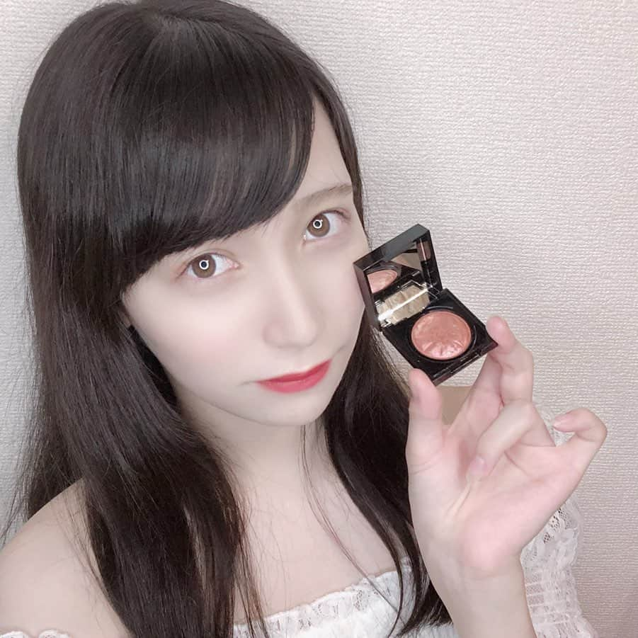 星野渚さんのインスタグラム写真 - (星野渚Instagram)「メイクアップ💄 ＊ ピンク色のアイシャドウ (CLIO)塗ってみたよ！ ＊ ブランド→CLIO(クリオ) カラー→20redbud ＊ ピンク系って雰囲気やわらかく見えるし、透明感も出るから、その日どのアイシャドウにするか迷ったらとりあえずこれ使っちゃうんだ😫❤️ ＊ ナチュラルにかわいくて安定！ ＊ ＊ 最後に、アイシャドウを塗ってぼやかす動画を載せたのでどんな感じか見てみてね！ ＊ ＊ ＊ 写真撮るときは濃いめに塗ると、映り的にはGood! ＊ 薄く塗ってラメ感と若干ピンク目にするのもナチュラルで可愛い！ ＊ 濃さだけでも顔の雰囲気変わるからメイクって楽しいよね☺️ ＊ ＊ ＊ 今後もいろんな化粧品載せようかな😳 ＊ みんなも気になってるコスメあったら試してみるので教えてください！ ＊ ＊ #アイシャドウ #clio #なぎさ美容日記 #メイク動画 #メイクアップ #クリオ #cliomakeup #星野渚 #ピンクシャドウ #透明感メイク #可愛いメイク #かわいくなりたい #ピンクメイク #うさぎメイク #彼女感メイク #おすすめコスメ #コスメ紹介 #20redbud」9月13日 20時07分 - nagisa0717_x_x