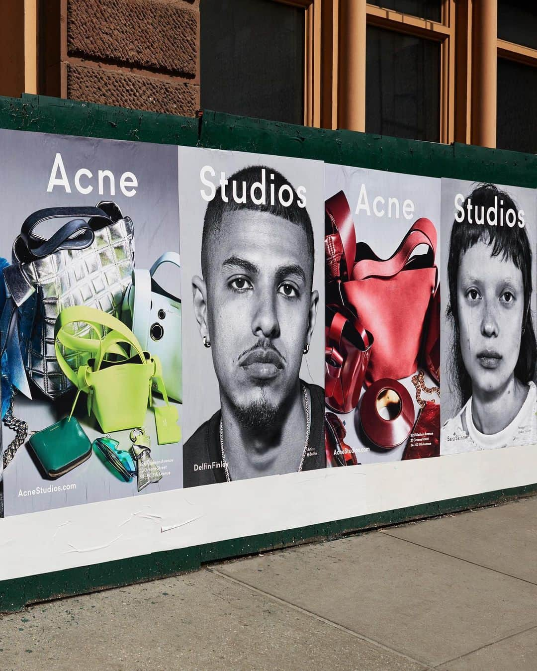 Acne Studiosさんのインスタグラム写真 - (Acne StudiosInstagram)「The #AcneStudios Fall/Winter 2019 campaign photographed by @RichardBurbridge and featuring artist @Delfin and model @Sara_Hiromi – as seen in the streets of New York.」9月13日 20時09分 - acnestudios