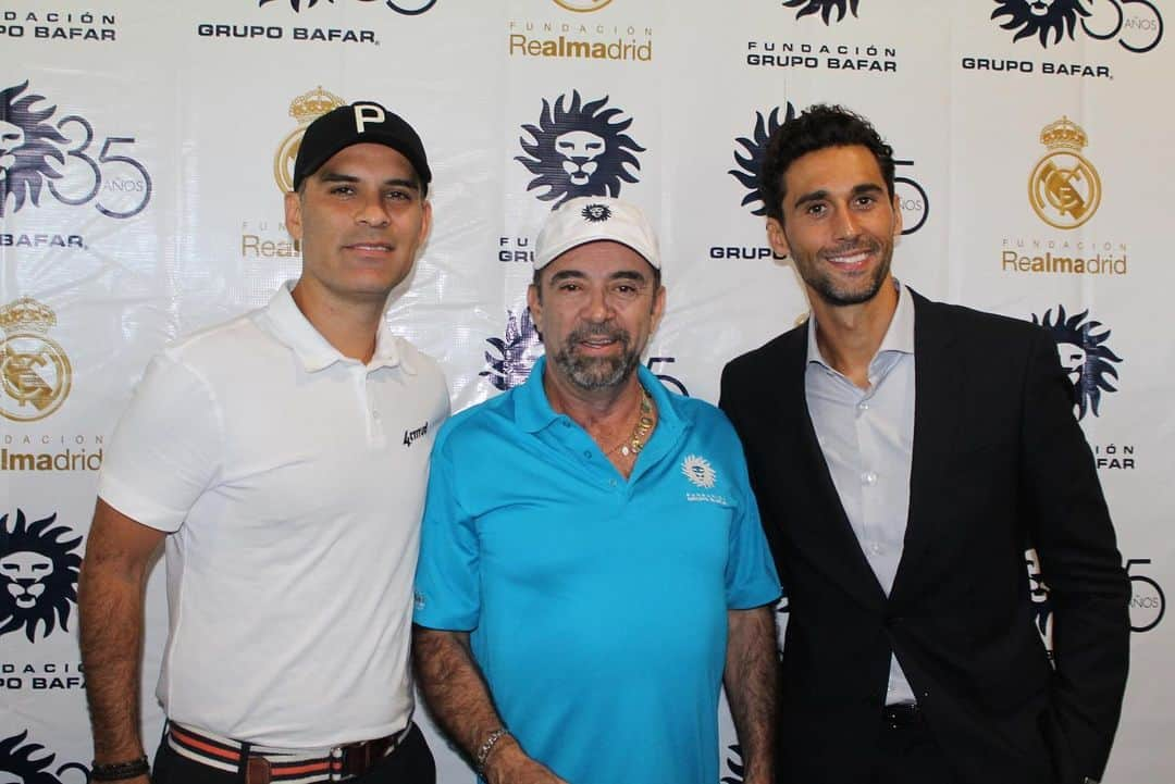 アルバロ・アルベロアさんのインスタグラム写真 - (アルバロ・アルベロアInstagram)「Fantástica visita a las escuelas sociodeportivas de la @fundacion.realmadrid en Chihuahua. Muchísimas gracias a la familia Baeza y al Grupo Bafar por su afecto, hospitalidad y su inestimable ayuda a todos los proyectos de la #FundaciónRealMadrid aquí en Mexico. Un honor poder contar con un socio con el compartimos valores, principios y, por supuesto, el objetivo de ayudar a los más desfavorecidos. ¡Gracias, México! 🇲🇽🇲🇽🇲🇽🇲🇽🇲🇽」9月13日 20時11分 - arbeloa