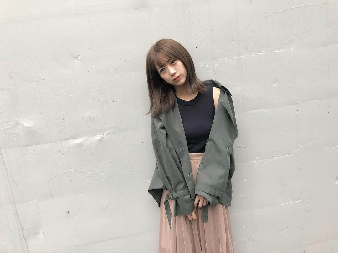 篠崎彩奈さんのインスタグラム写真 - (篠崎彩奈Instagram)「_ 今日は涼しいですね☺️ 私服が秋服になってきた...🍁 新しいジャケットを下ろしました🥺たぐ付けしてます🏷 #jaket @fifth_store  #ootd #fifth #fifthtl #フィフス #ショートトレンチコート」9月13日 20時23分 - ayana.s_official