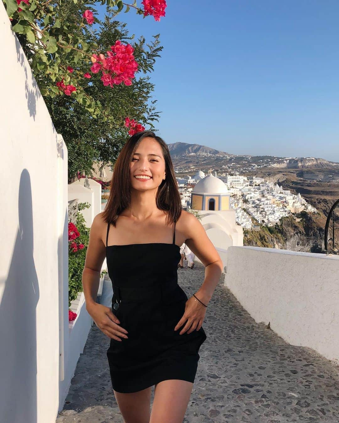 山賀琴子さんのインスタグラム写真 - (山賀琴子Instagram)「街歩き💐 #santorini #greece」9月13日 20時40分 - kotokoyamaga