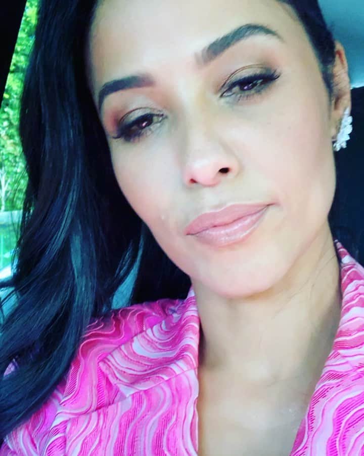 ジーン・トリプルホーンのインスタグラム：「Friday 😘  #instagood #love」