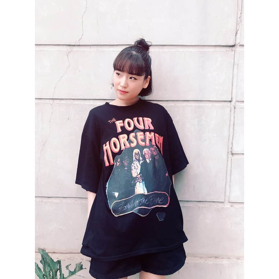 仲川遥香さんのインスタグラム写真 - (仲川遥香Instagram)「Rock and Roll😎🤘🏻 T-shirt..... @17kg_official  #indonesia #jakarta #japan #tokyo  #ootd #17kg #オーバーシャツ #ファッション #インドネシアライフ #インドネシアタレント #ジャカルタ生活 #ジャカルタ在住 #harukanakagawa #仲川遥香」9月13日 20時43分 - haruuuu_chan