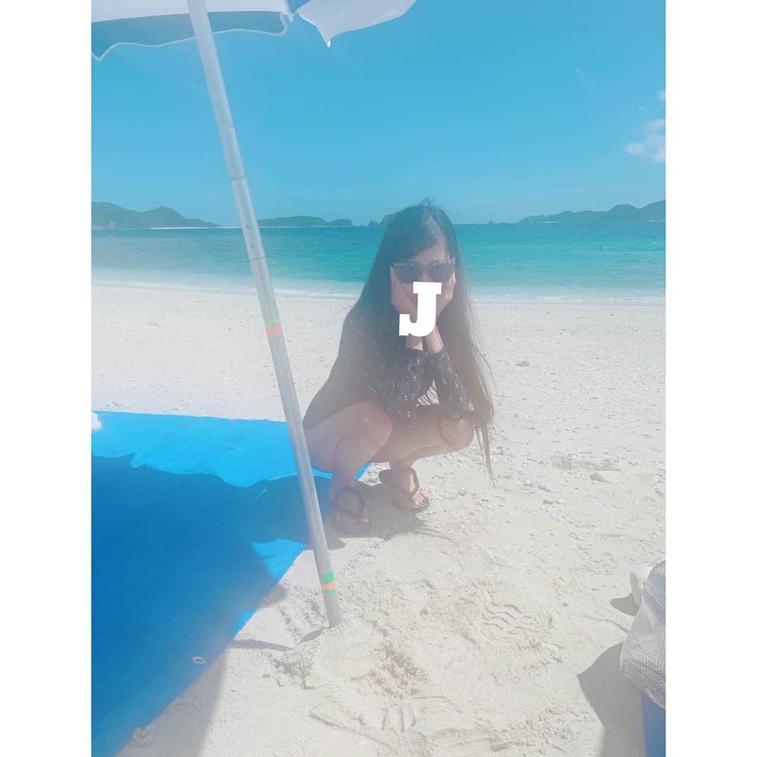 中川ジュリアのインスタグラム：「座間味から安室島！無人島🏝ウミガメに会えたのと綺麗すぎた。また来たい」