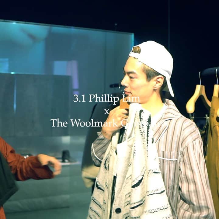 のインスタグラム：「◼️◻️ 3.1 Phillip Lim x The Woolmark Company Capsule Collection ‘The Merino Series’  Fall 2019コレクションのショーにて 先駆けて発表された 3.1 フィリップ リムとザ・ウールマーク・カンパニーによるカプセルコレクション、 「The Merino Series」が 本日9月13日（金）より hotel koe tokyo1階の メインポップアップスペースにて、 国内では先行の展開となるポップアップストアを開催中。  ここでしか手に入らない ⚡️数量限定⚡️ エコトートバッグトートは チェックマスト⚡️です！！！ ・ ・ ・ ・ ・ 今回のテーマ「Update your 24 hours」にもぴったりの、これからの時代を生きる私たちに、今必要なことは何か？環境に配慮した新しい生き方もご提案いたします。 ———————————————————— STRIPE DEPARTMENT Update Your 24Hours ３日間限定・体験型リアルストアオープン  場所：@hotelkoetokyo（渋谷駅から徒歩５分） 日時：9/13(金)〜9/15(日) 9時-21時 *最終日18時閉店 入場チケット：https://stdp.jp/popup_store  #STRIPEDEPARTMENT #ストデパ #updateyour24hours @stripedepartment ———————————————————— *イベントご来場には「入場チケット」が必要となります。@stripedepartment プロフィールURLからチケットをお申込みください（無料）*トークショー・ワークショップお申込みのお客様は、お時間に余裕を持ってご来場ください。混雑によっては待ち時間をいただく場合がございます。 ・ ・ #フィリップリム #ウールマーク #philliplim  #woolmark」