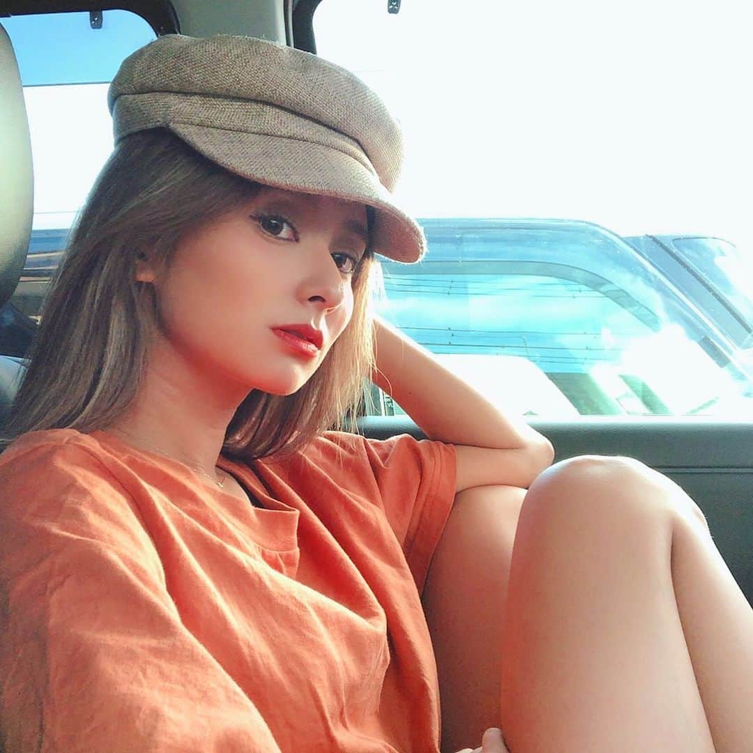 古澤未来のインスタグラム：「バチェラーをみて沢山のコメントありがとうございます🌹 色々な意見などあると思います。 私のガサガサ声にびっくりする方、かっこいいといってくれる方、本当に沢山の意見やご指摘はあるかと思いますが私みたいなそ外仕事のガテン系で育ちがヤンキーでも お姫様のようなバチェラーの世界に触れられました☺️ とにかく非日常な毎日でした。 普段男性に囲まれている職場なので女の子同士の共同生活もはじめての経験でした👏結果は本編みてください♡笑  これから応援して頂けたら嬉しいです😆！！！ 沢山の、dmやコメントちゃんとみてます📝ありがとうございます🌹  #古澤未来  #バチェラー3  #バチェラージャパン #バチェラーシーズン3  #bachelorjapanseason3  #bachelor #bachelorjapan」