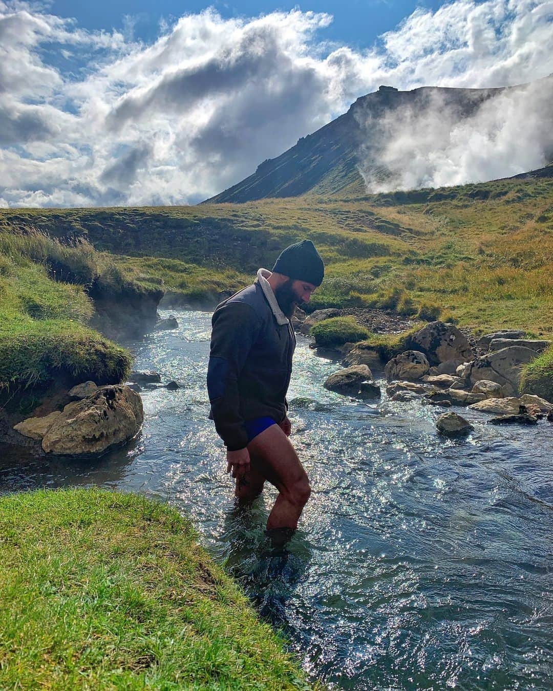 ダン・ビルツァーアンのインスタグラム：「Icelandic journeys 🌋🍄」