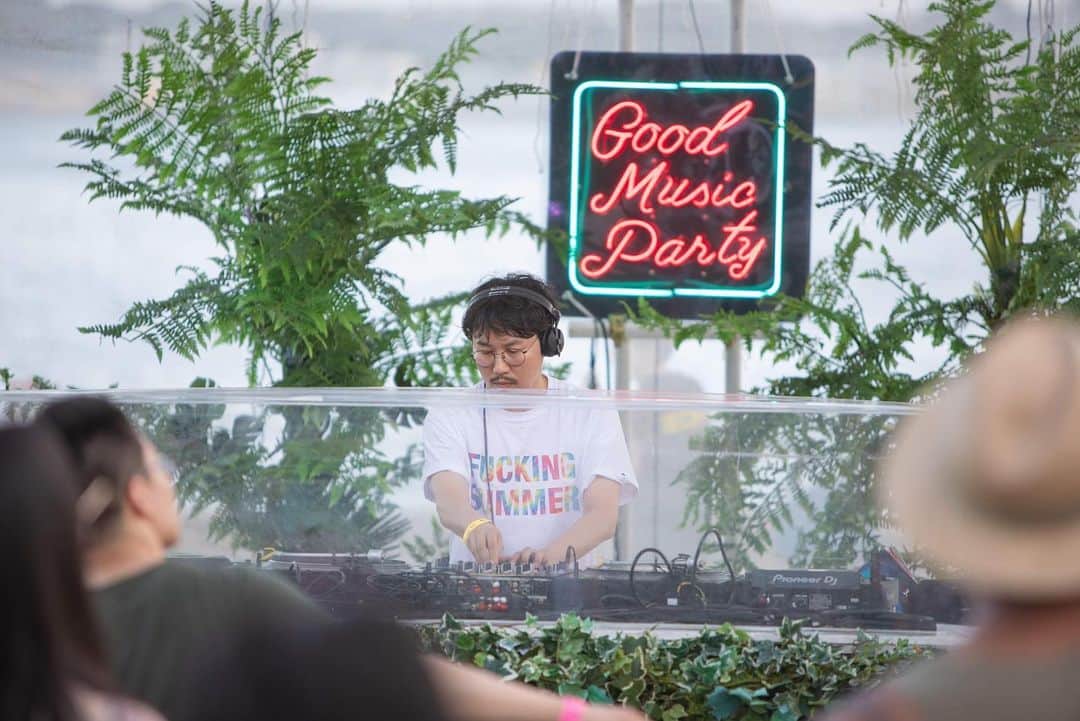 Tropical Discoさんのインスタグラム写真 - (Tropical DiscoInstagram)「Throw back the last party of Good Music party in Sarushima 2019 🌴🐒💫🌴🐒💫 . Thank you for joining us, @breakbot @irfane @edbanger @hwangbaxa @discogorila 🙏🙏🙏 .  Hope to see you all next summer!!!🌞🌞🌞 #sarushima #tropicaldisco #goodmusicparty  #last10summerdays」9月13日 21時06分 - goodmusicparty