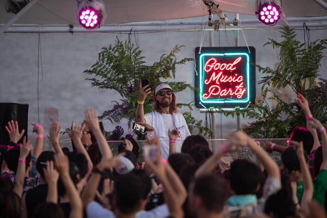Tropical Discoさんのインスタグラム写真 - (Tropical DiscoInstagram)「Throw back the last party of Good Music party in Sarushima 2019 🌴🐒💫🌴🐒💫 . Thank you for joining us, @breakbot @irfane @edbanger @hwangbaxa @discogorila 🙏🙏🙏 .  Hope to see you all next summer!!!🌞🌞🌞 #sarushima #tropicaldisco #goodmusicparty  #last10summerdays」9月13日 21時06分 - goodmusicparty