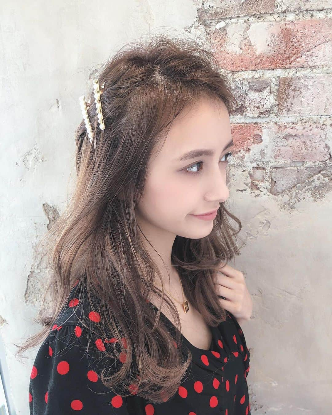 水野星奈のインスタグラム：「ヘアピンヘア🧷💇‍♀️💕 カラーしたついでにヘアピンアレンジやっていただいた🙏🙏🥰 @shingohari ・ ・ #haircolor #make」