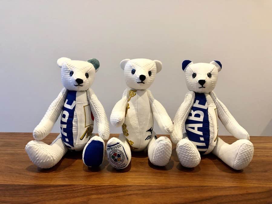 野村忠宏さんのインスタグラム写真 - (野村忠宏Instagram)「野村忠宏、阿部一二三、阿部詩が実際に着用していた柔道衣で作ったテディベアが完成しました。 These teddy bear are made of 3 judoka's Judo Gi. Thanks @btdmgkony #テディベア #柔道衣 #野村忠宏 #阿部一二三 #阿部詩 #9月21日 #野村道場 #teddybear #judo #gi #Nomura #Abe #hifumi #uta」9月13日 21時12分 - nomura60kg