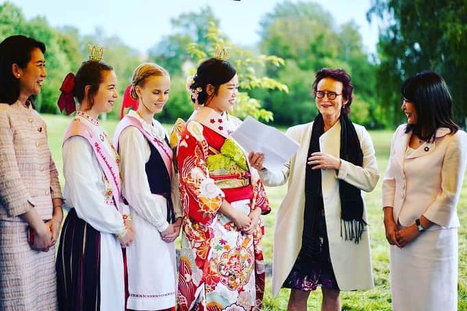 森まさこさんのインスタグラム写真 - (森まさこInstagram)「日本フィンランド議連会長として、フィン日友好議連の国会議員の皆さまと国交100周年をお祝いしました。  歴代の衆議院議長が会長を務める、日本さくらの会から、第27代さくらプリンセス 三好果音さんも参加。ご寄贈いただいた桜の苗木を、フィンランドの桜の女王と共に記念植樹致しました🌸」9月13日 21時13分 - mori_masako_
