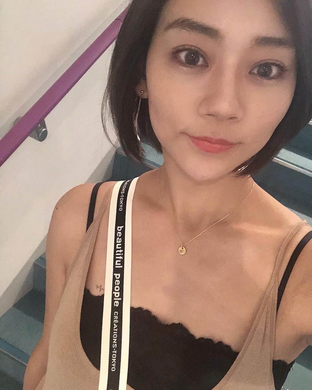 のインスタグラム：「🍑🧜🏼‍♀️🌺 I’m home tokyo~~~🗼 一旦東京に戻りました。 久々にたくさん眠れました。笑 夏も終わろうとしてるね、早いなあ。 最近は #サカナクション の  #セプテンバー よく聞くんだあ #転校生 思い出します笑笑 皆様夏はエンジョイできましたか？ ゆっくり映画漬けしよう。。🤤」