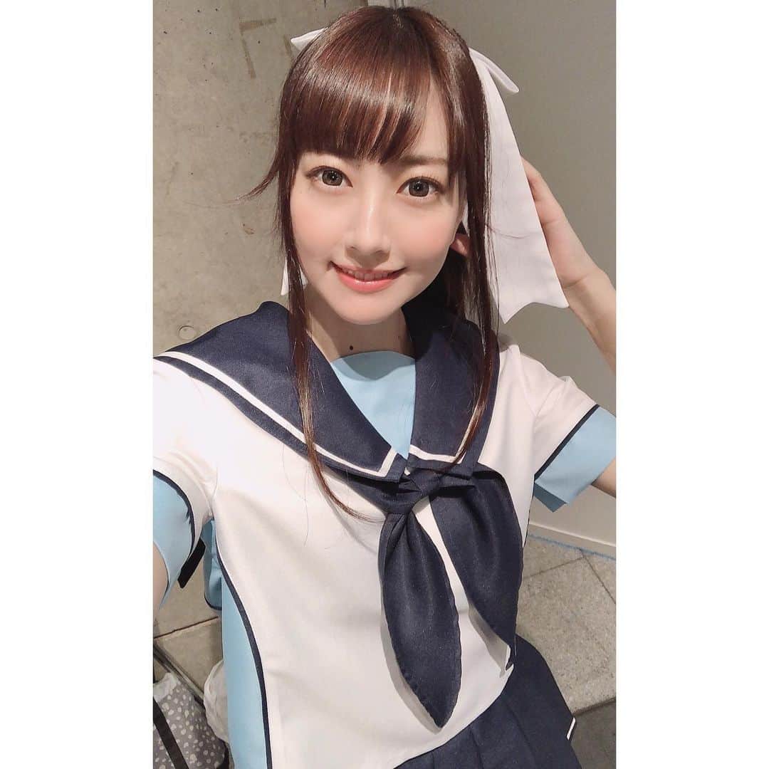瀬谷ひかるのインスタグラム：「東京ゲームショウではKONAMIのラブプラス EVERYブースでコンパニオンをしております✨ 公式Twitterのフォローでオリジナルトレーディング缶バッジ(全30種)のガチャガチャが回せます🎁💕 ビジネスデイの2日間も大盛況！ 明日からのパブリックデイもぜひ遊びに来てくださいね🥰  ちなみに今日は愛花風ヘアーでなんちゃってコスプレでした(๑・ .̫ ・๑)  #TGS2019 #tgs #東京ゲームショウ #KONAMI #コナミ #ラブプラス #アプリ #イベントコンパニオン #コスプレ #セーラー服 #マナカレシ #高嶺愛花  #selfie」