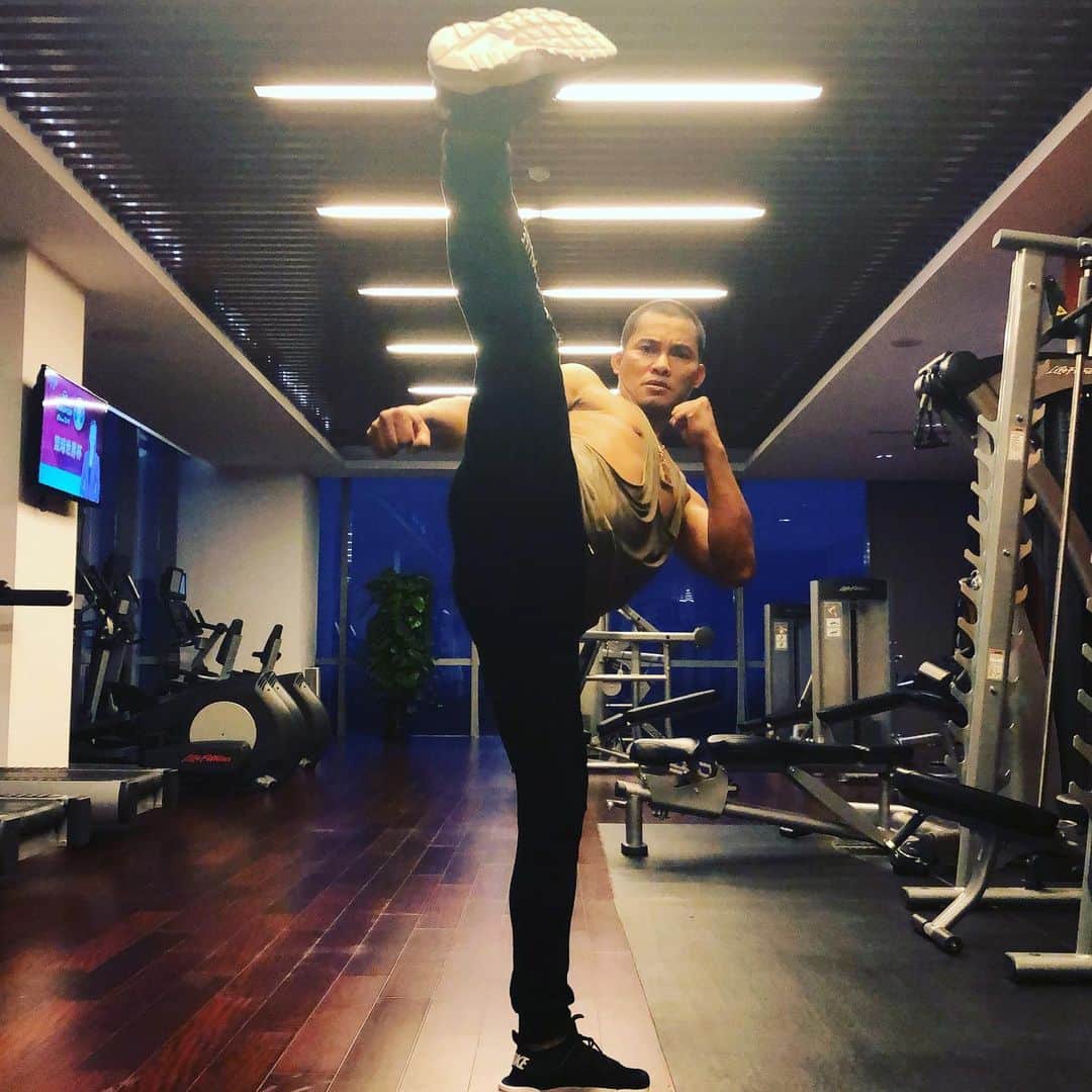 トニー・ジャーのインスタグラム：「Good night!!」