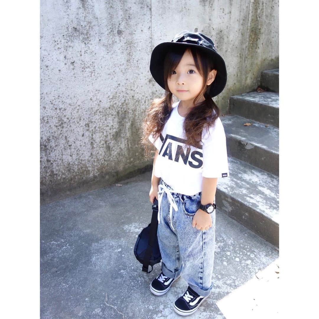 Saraさんのインスタグラム写真 - (SaraInstagram)「. coordinate♡ . VANSに ケミカルウォッシュのデニムで ボーイズライクに👖💙 . hat ▶︎ #newera  T-shirt ▶︎ #vans  pants ▶︎ #radchap  shoes ▶︎ #vans  bag ▶︎ #patagonia . . #ootd #kids #kids_japan #kids_japan_ootd #kjp_ootd #kidsfahion #kidscode #kidsootd #kidswear #キッズコーデ #キッズファッション #ヴァンズ #ケミカルウォッシュ #アドベンチャーハット #楽天roomに載せてます」9月13日 21時42分 - sarasara718