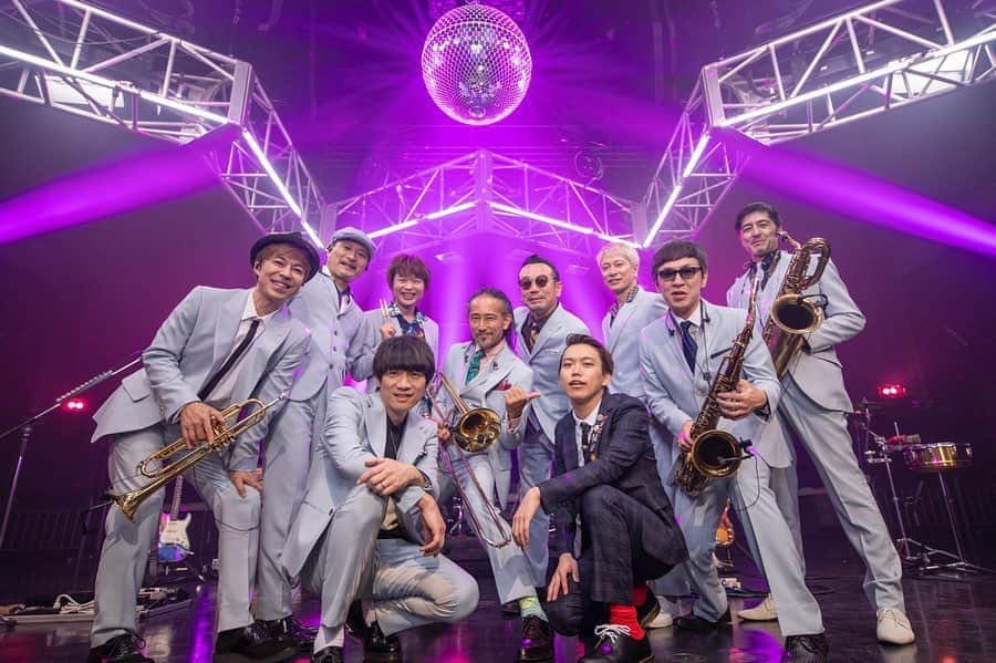 GENさんのインスタグラム写真 - (GENInstagram)「スカパラ×SSTV 本日23:00より『TOKYO SKA JAM “8”』がスペシャで放送です。 前髪がないと闘えない僕ですが、この日ばかりはビシッと前髪を上げてキメて臨みました。大変楽しい撮影だったので是非ご覧ください」9月13日 21時50分 - 04genls