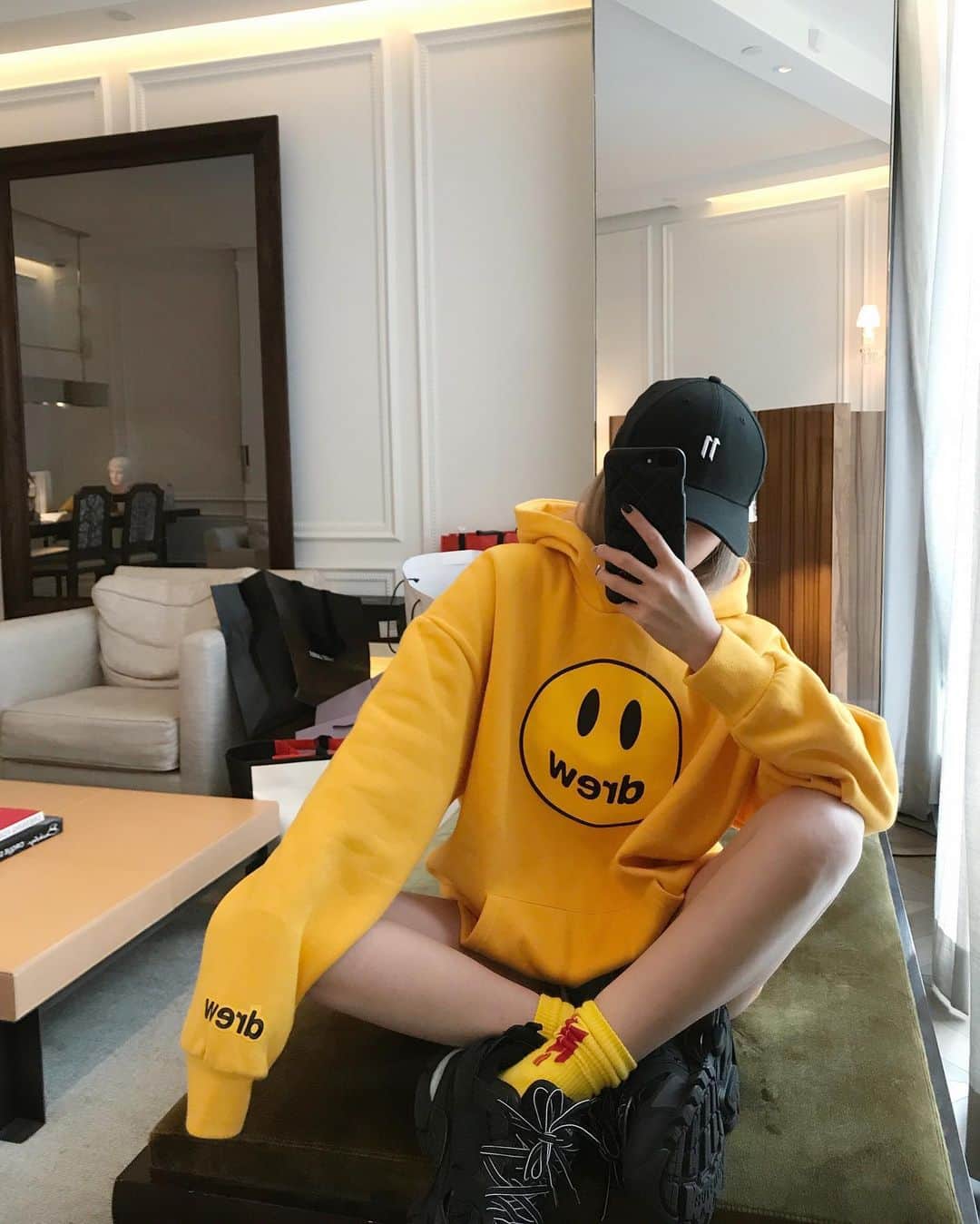 Grace Chowのインスタグラム：「結果要走了时差都沒調過來Zzzzzz」