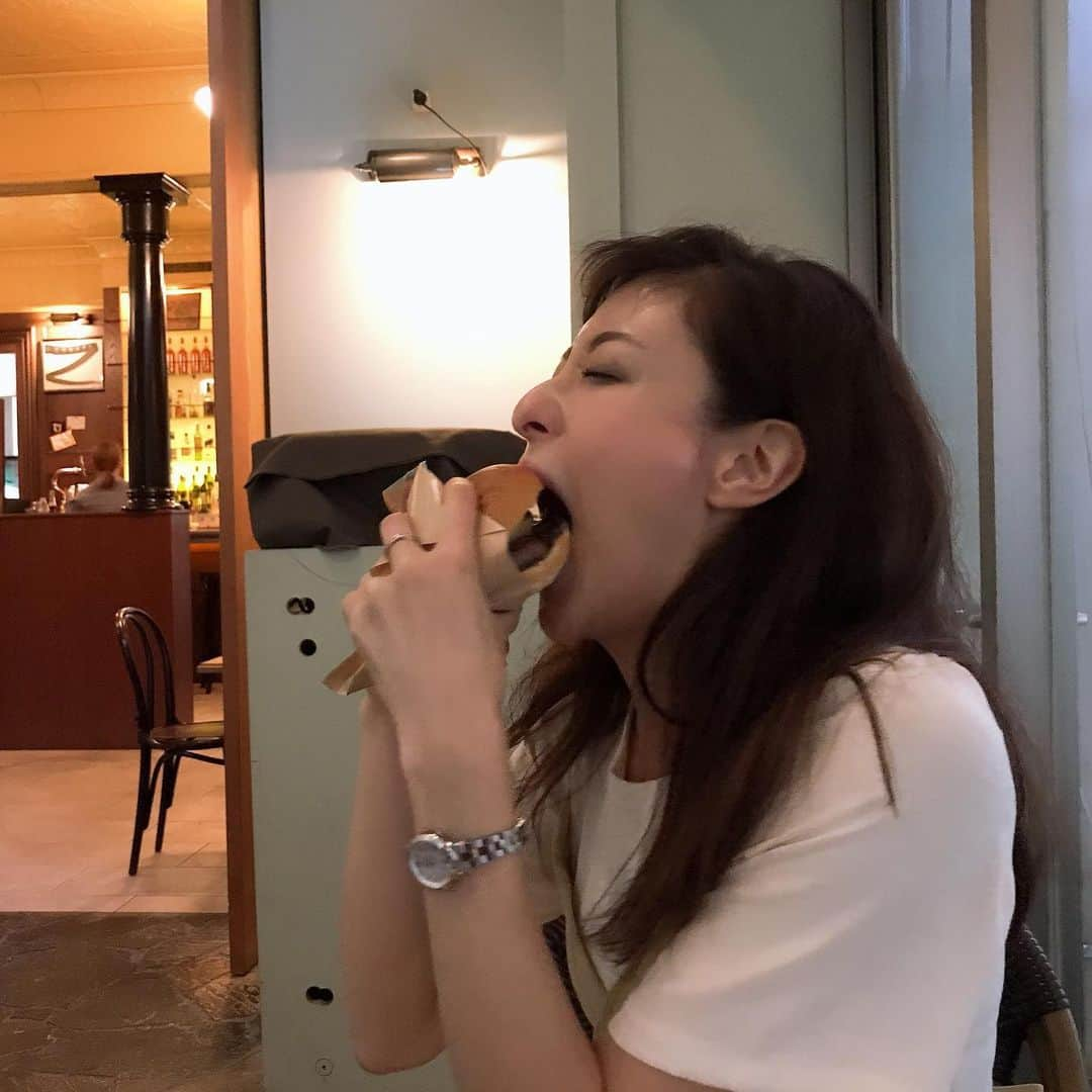 高橋麻美さんのインスタグラム写真 - (高橋麻美Instagram)「ハンバーガー🍔  #hamburger#lunch#表参道」9月13日 21時59分 - charmy421