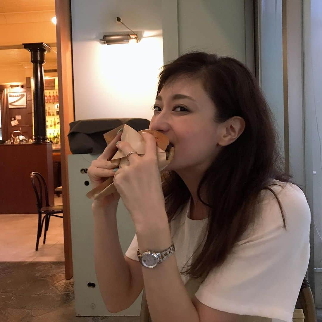 高橋麻美さんのインスタグラム写真 - (高橋麻美Instagram)「ハンバーガー🍔  #hamburger#lunch#表参道」9月13日 21時59分 - charmy421