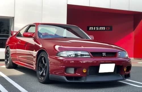 のインスタグラム：「【明日はR's Meeting】 . 世界最大級のGT-Rのイベント、R's Meetingが9月14日(土)に富士スピードウェイで開催されます。 . 全国から2,000台以上の歴代GT-Rが集まる景色は圧巻。歴代GT-Rの開発責任者やGT-Rに縁のある有名レーシングドライバーをゲストとして迎えたトークショーなども開催されます。 . 様々な企画やメーカー＆ショップのブースが盛りだくさんのこのイベント。MOTULもブースを出展し、皆様のご来場をお待ちしております。  写真はSUPER GTでMOTUL AUTECH GT-Rを駆る松田次生選手のプライベートカー R33 GT-R!!! 松田選手もR's Meetingでトークショーに出演されるそう。お楽しみに!! . #MOTUL #MOTULJAPAN #RSMEETING #GTR #R33GTR #BCNR33 #松田次生 #R32GTR #R34GTR #R35GTR #BNR32 #BNR34 #300V #モチュール」
