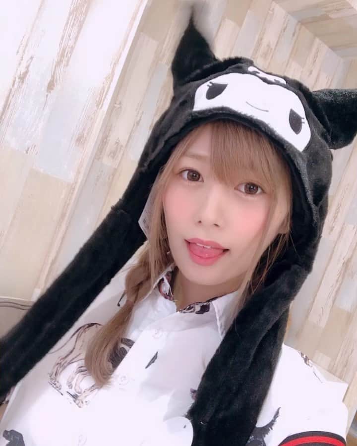 紺野ひかるのインスタグラム：「. クロミちゃん👿🖤」
