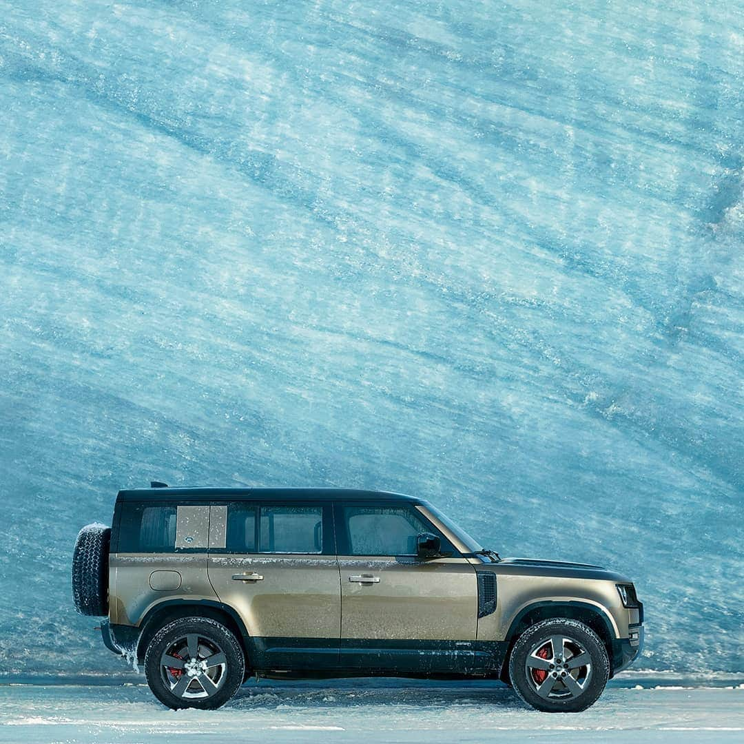 Land Roverさんのインスタグラム写真 - (Land RoverInstagram)「The new #LandRover #DEFENDER exudes a quiet confidence, with purposeful design and a familiar shape that implies its unrivalled capability. Tap the link in our bio to configure.  #NewDefender #TeamDefender #LandRoverDefender #OffRoad #4x4 #Overland #Expedition #Adventure」9月13日 22時14分 - landrover