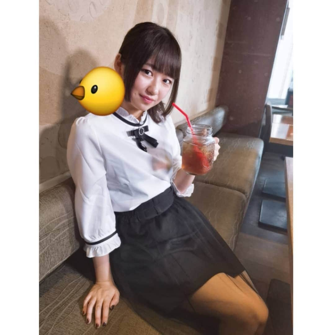 野中美希さんのインスタグラム写真 - (野中美希Instagram)「#ちぇるコーデ めちゃめちゃ顔に光あたってる人。あ、コーデ関係なかった  #野中美希 #ちぇる #モーニング娘19 #morningmusume19 #カフェ #アイスティー #撮影者 #誰でしょう #ちなみに #スカートのふわふわしてるやつ #長すぎて #歩く時危なかった #特に階段 #衣装感強い #だが私服 #あと #肩にひよこ飼ってみた」9月13日 22時20分 - miki_nonaka.official