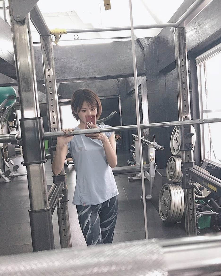 長谷川ゆうさんのインスタグラム写真 - (長谷川ゆうInstagram)「. . workout♡ 生放送前のトレーニングが日課になってきました 身体の使い方も褒められるようになったので もっと頑張ろぉ♡ そして 本日発表がありましたが、 ながーくレギュラーを務めていた サッカーキングハーフタイムを 9月いっぱいで卒業します！ この想いを書くと長くなるので 改めて卒業するタイミングでお伝えします！ 来週は3時間スペシャルなので 是非みてね！ あとね 明日は西が丘⚽️ J3もみてね！ . . 東京都港区 田町駅から徒歩すぐ 【studiobravo】 http://studio-bravo.jp/  #studiobravo #training #workout #fitness #beauty #style #body #bodymake #田町スタジオ #トレーニング #筋トレ #体幹トレーニング #加圧トレーニング #gym #パーソナルトレーニング  #newline」9月13日 22時24分 - haseyuu08