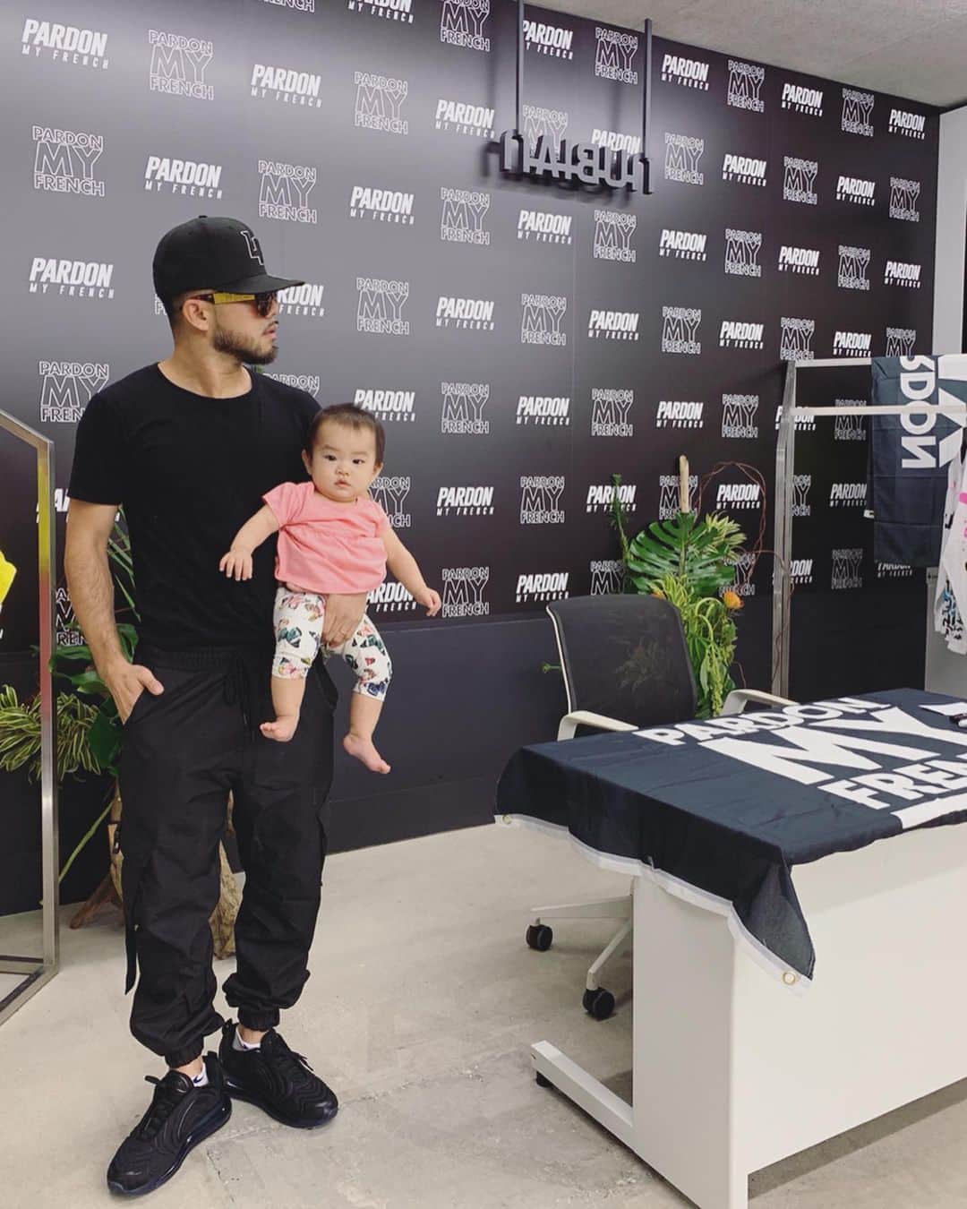 SONNYのインスタグラム：「Quick stop at a POP UP for @djsnake × @pardonmyfrench  at the one and only  @nubian_tokyo in Harajuku  #nubiantokyo #pardonmyfrench」