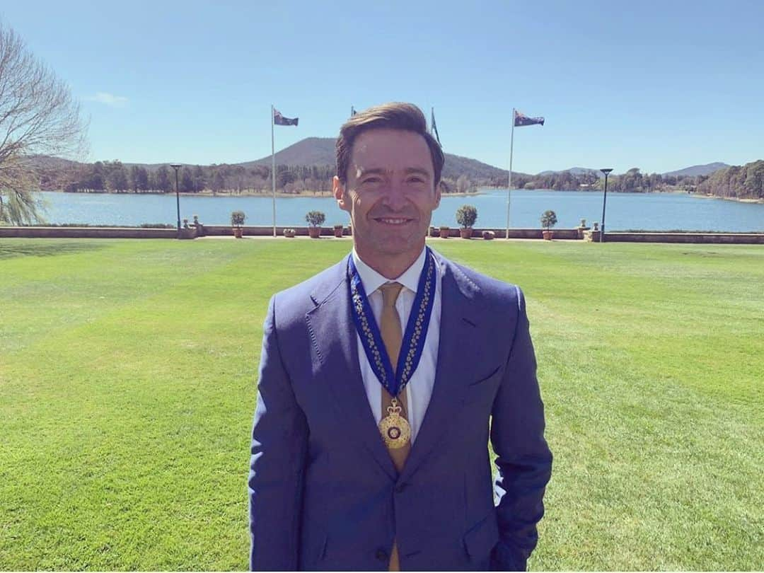 ライアン・レイノルズさんのインスタグラム写真 - (ライアン・レイノルズInstagram)「Receiving the Order of Australia is a HUGE deal. And despite what I tell anyone who’ll listen, Hugh Jackman is one of the finest, kindest, hardest working, generous and most talented people I’ve had the privilege to call my friend. There’s nobody better. None of this changes the unfortunate fact he’s a complete bastard. 🇦🇺」9月13日 22時30分 - vancityreynolds