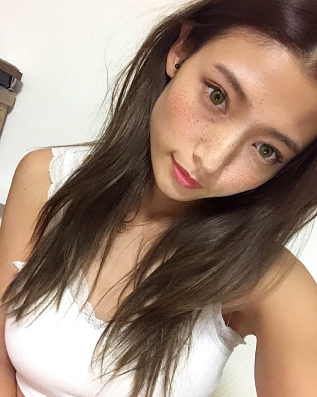 滝口成美のインスタグラム：「そばかすフィルター凄いなぁ。 @1009higu さんのおかげで 今回も髪色お気に入り☺︎ いつもありがとうです‼︎ ・ ・ #haircolor #髪色」