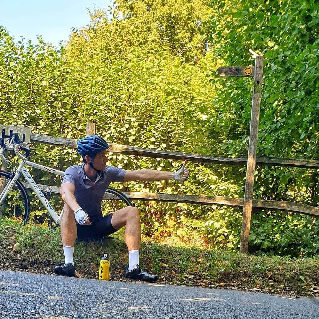 ジェームズ・フェルプスさんのインスタグラム写真 - (ジェームズ・フェルプスInstagram)「Anyone give me a lift?  In prep for @thameshospice #bigmountainchallenge next week I decided to try a longer ride with much more incline.... 60km/1200ms climbed in and "my legs wont work no more". That being said I'm not seeing this as a failure, more of a part of my cycling journey. (I did o ly take it up a few months ago) And hey, the countryside in Kent and East Sussex is stunning.  #cyclinglife @maviccycling #stillenjoyedmyself」9月13日 22時38分 - jamesphelps_pictures