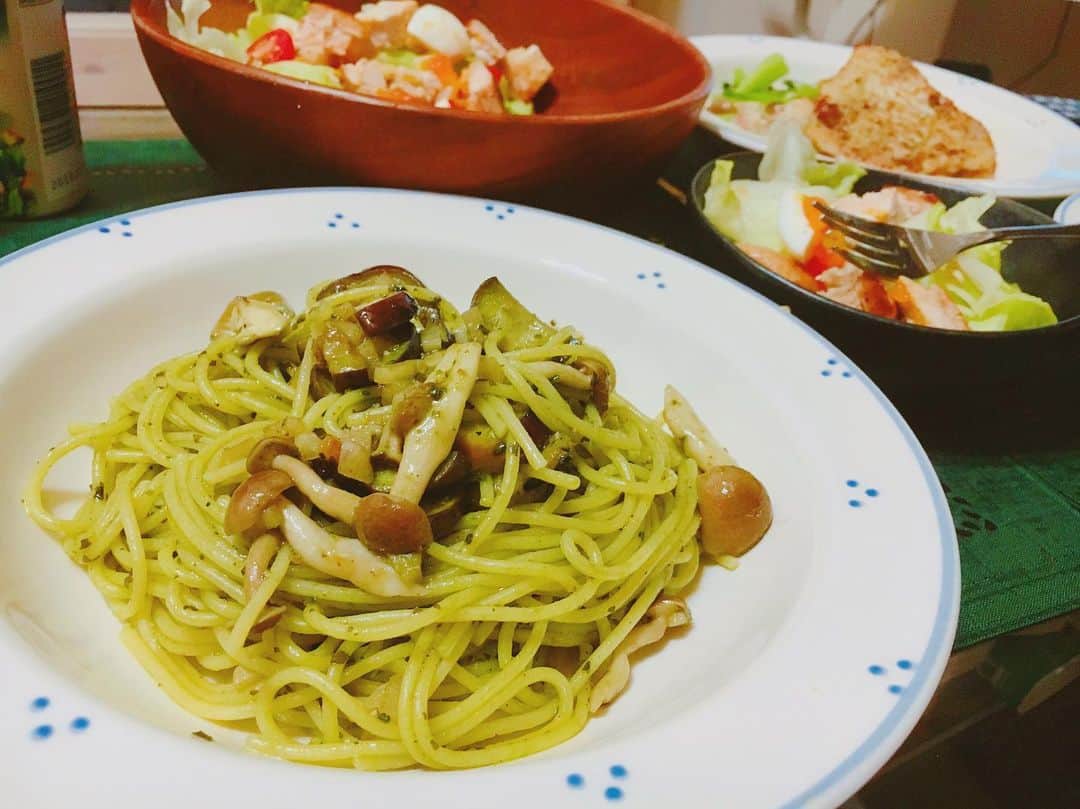 夕香里（ATY）さんのインスタグラム写真 - (夕香里（ATY）Instagram)「たまにはお料理投稿( ˙˘˙ )  この日の献立は ナスとしめじのジェノベーゼ チキンのコブサラダ タラのムニエル  #Yukariごはん #ATY #夕香里」9月13日 22時55分 - yukari_aty