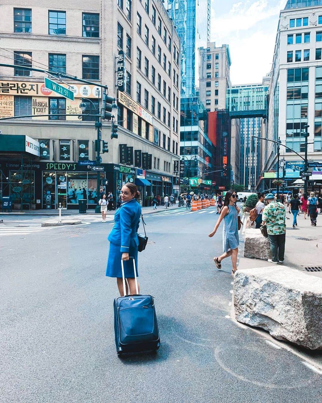 KLMオランダ航空さんのインスタグラム写真 - (KLMオランダ航空Instagram)「Packing light is the weigh to go! We've got some useful #travelhacks for you in our stories #Flyresponsibly #KLM #RoyalDutchAirlines #flyklm」9月13日 23時09分 - klm