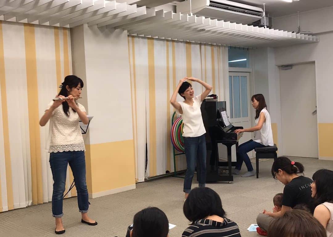 百千糸のインスタグラム：「今日は未来大学でベビーとママのアフタヌーンコンサートをしました🎶 可愛いお友だちが元気に参加してくれて楽しかったです^_^」