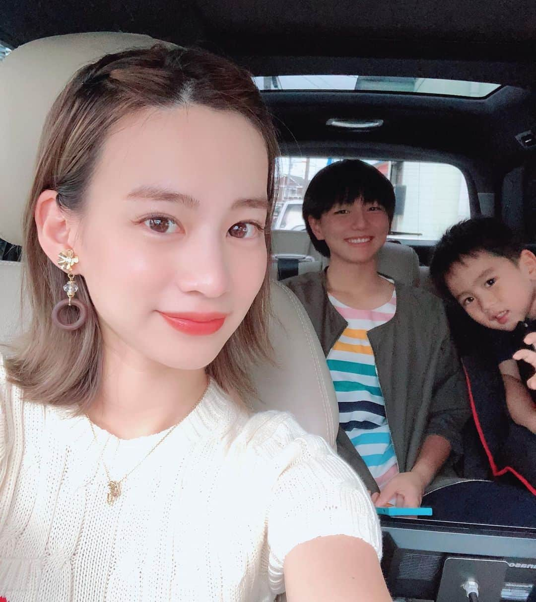 金子織江さんのインスタグラム写真 - (金子織江Instagram)「年中車を運転しているので、 写真が車の中になってしまいます…🚘💦笑 . . 最近息子が一緒に写真を撮ってくれない😭 プチ反抗期なのだろうか😭❗️ 機嫌が良い時をみて、急いで写メを撮る 毎日です🥺❤️ . . 1日1枚撮るようにしています♡ . #息子 #男の子 #男の子ママ #可愛すぎる #姪っ子 #仲良し #メイク #ベースメイク #son #boy #mama #cute #makeup #basemakeup #instagood #instalike #instafashion #instagram #happiness #happy #love #ralphlauren」9月13日 23時02分 - orie_kaneko44