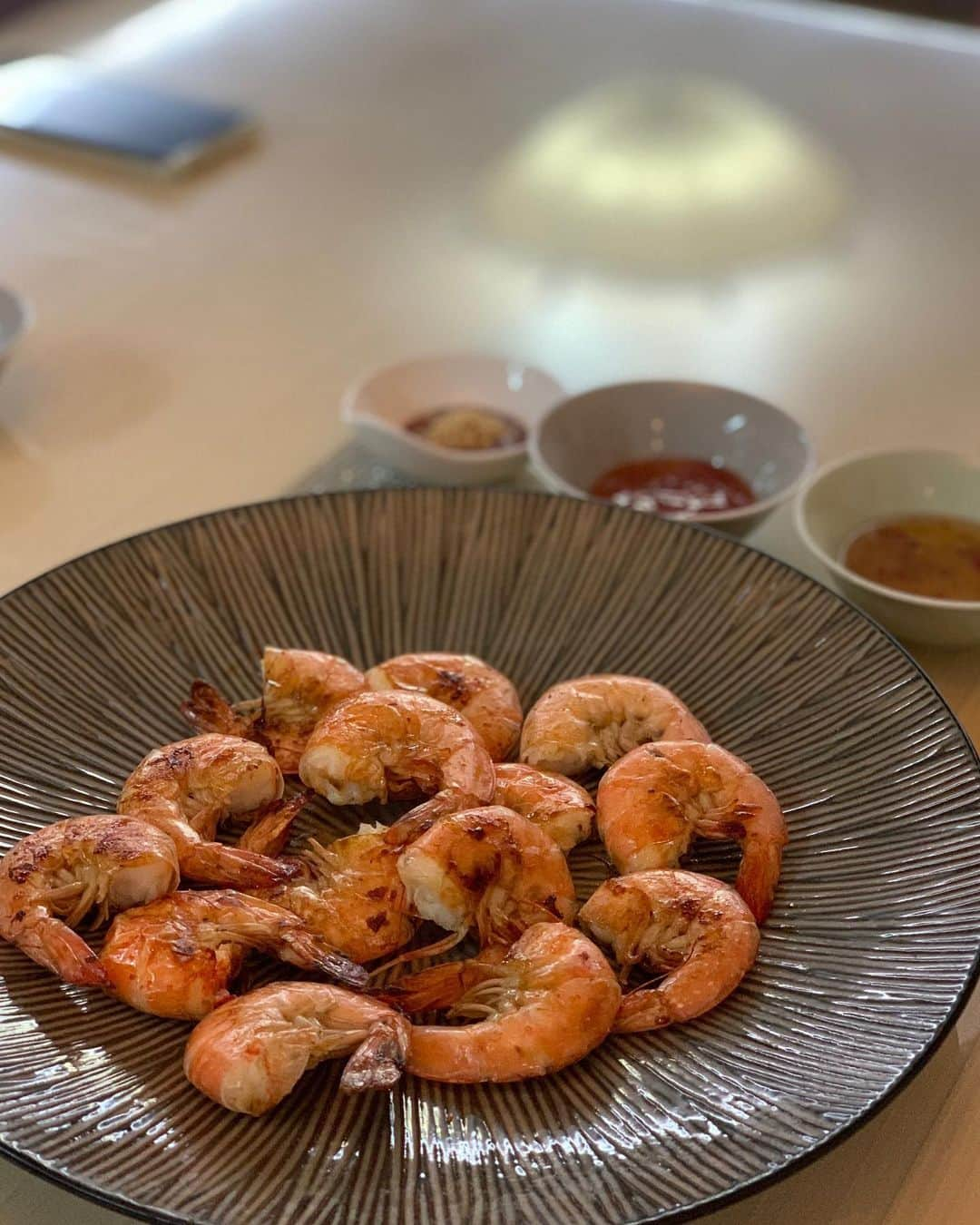 カン・ギョンミンさんのインスタグラム写真 - (カン・ギョンミンInstagram)「남은 추석 연휴 행복한 시간 보내쒜여 ♥️ 나는야 새우 파티 (*≧o≦)੭🦐」9月13日 23時07分 - kkmmmkk