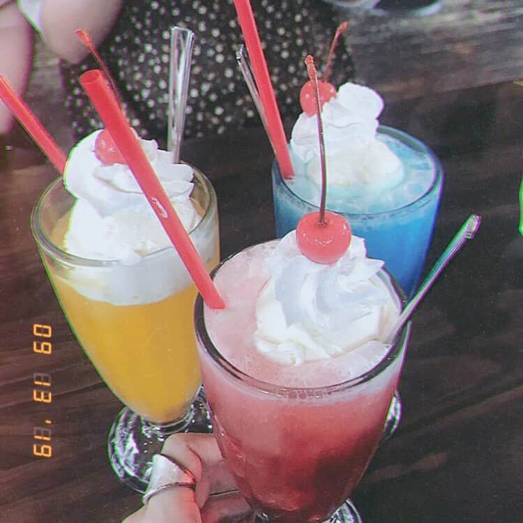 「SNOW」顔認識カメラアプリのグルメインスタ