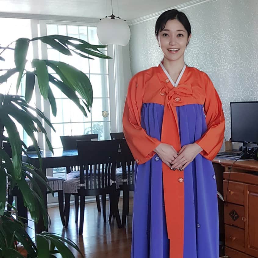 セラ さんのインスタグラム写真 - (セラ Instagram)「누가 내 어깨를 보정했나 왜 평소와 다르게넓어보일까 happy Chuseok」9月13日 23時13分 - ryuserasera