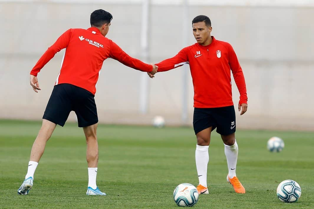 グラナダCFさんのインスタグラム写真 - (グラナダCFInstagram)「Ya entrenaron con los compañeros. ¡Bienvenidos de nuevo! 🔴⚪️⠀ #Granada #Laliga #ligasantander #liga #futbol #soccer #football #granadacf #SobranLasPalabras #EternaLucha #primeradivision」9月13日 23時15分 - granadacf