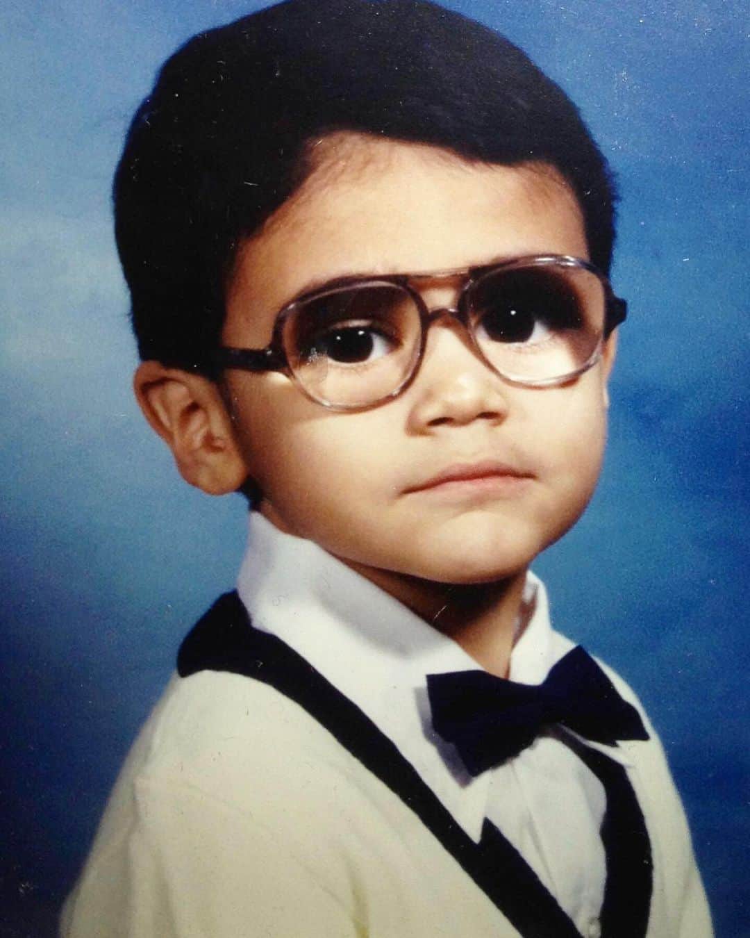 Warby Parkerのインスタグラム：「If only #warbykids frames were around when #teamwarby was younger 👆😂💙 P.S. We just released new styles and colors in our Jr. Jr. sizing, just in time for the new school year—more with the link in bio!」