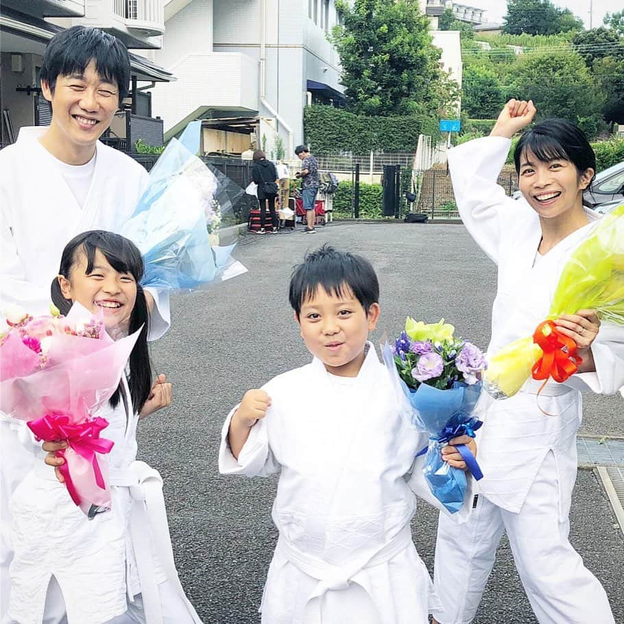 三倉佳奈さんのインスタグラム写真 - (三倉佳奈Instagram)「あな番最終回が無事終わり、打ち上げもとっても盛り上がりまして。 幸せな時間でした。  ここ最近、半年間のことを思い出したり写真を見返したり関連記事を読んだり… ロスになってるのは私でした😂  スタッフキャスト隅々まで気を配られる圭さん、みんなの癒しで優しくて愛に溢れる知世さん。 笑いが絶えない温かい現場で。 前室でのお喋りが楽しかったなー🍀 住民会が大好きでした。  この作品に参加させていただけたこと感謝しています。  思い出写真を載せますね(*´ー｀*) . .  #あなたの番です #思い出アルバム @anaban_ntv にて #蔵出し写真続々公開中なのでぜひ☺︎」9月13日 23時25分 - kana_mikura0223