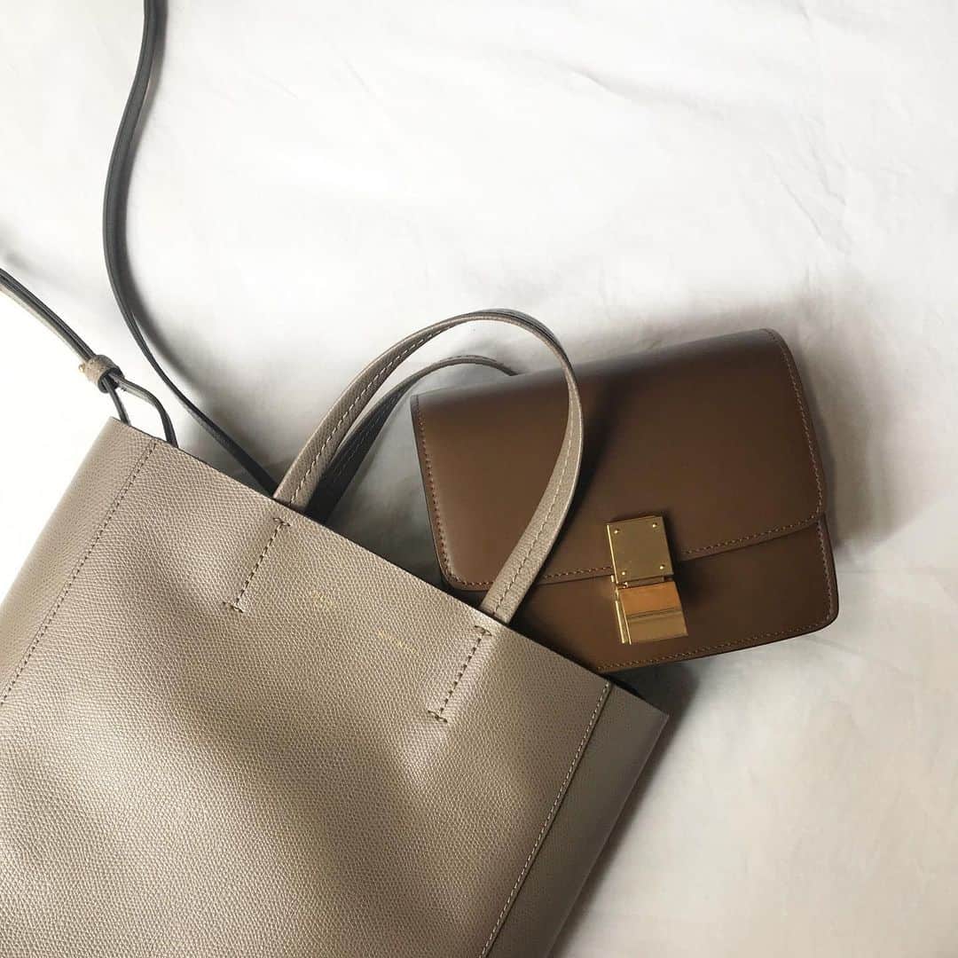 Matildaのインスタグラム：「Two is better than one. Taupe VS Camel. Happy weekend ☺️」