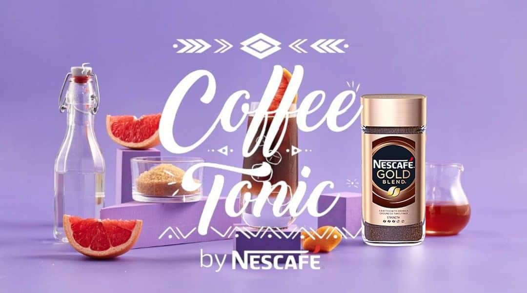 NESCAFEさんのインスタグラム写真 - (NESCAFEInstagram)「Give your regular coffee a little extra fizz🤪 and take your tastebuds by surprise. Check out the recipe below!👇 WHAT YOU NEED👩🏼‍🍳: FOR THE DRINK: ✔10ml grapefruit syrup (homemade – see below) ✔90ml tonic water ✔50ml water (room temperature) ✔4g NESCAFÉ GOLD ✔5-6 ice cubes FOR THE GRAPEFRUIT SYRUP ✔150g grapefruit juice ✔150g sugar ✔grapefruit zests  CREATE IT! First create the syrup: In a pan, boil the grapefruit juice, the zests and brown sugar. Leave the syrup in the fridge to cool. Then create the drink: Mix NESCAFÉ GOLD with water and put to one side. In a glass, add the syrup, tonic water and ice cubes and give them a gentle stir. Top with the coffee using a spoon to create a layer effect. Finally, garnish with a grapefruit wedge.  Enjoy!💜 #mixology #coffee #recipe #coffeecocktail #homemade」9月13日 23時30分 - nescafe